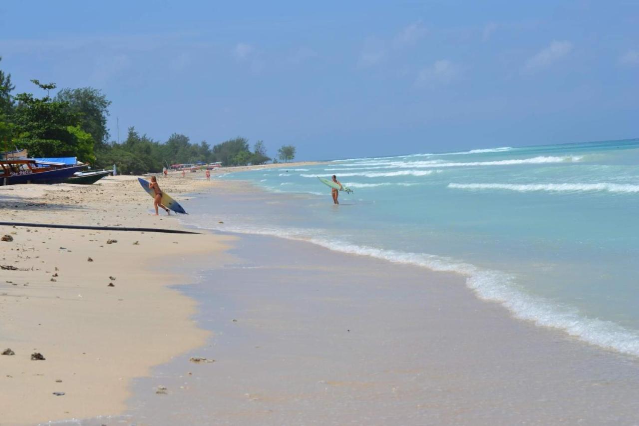 The Mally Homestay Gili Trawangan Exterior photo