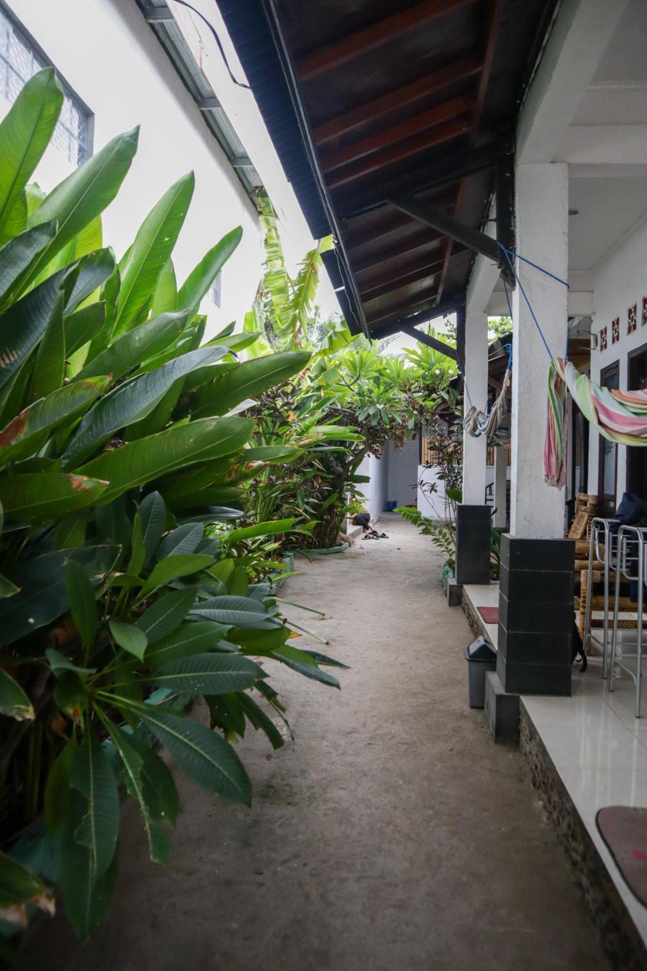 The Mally Homestay Gili Trawangan Exterior photo