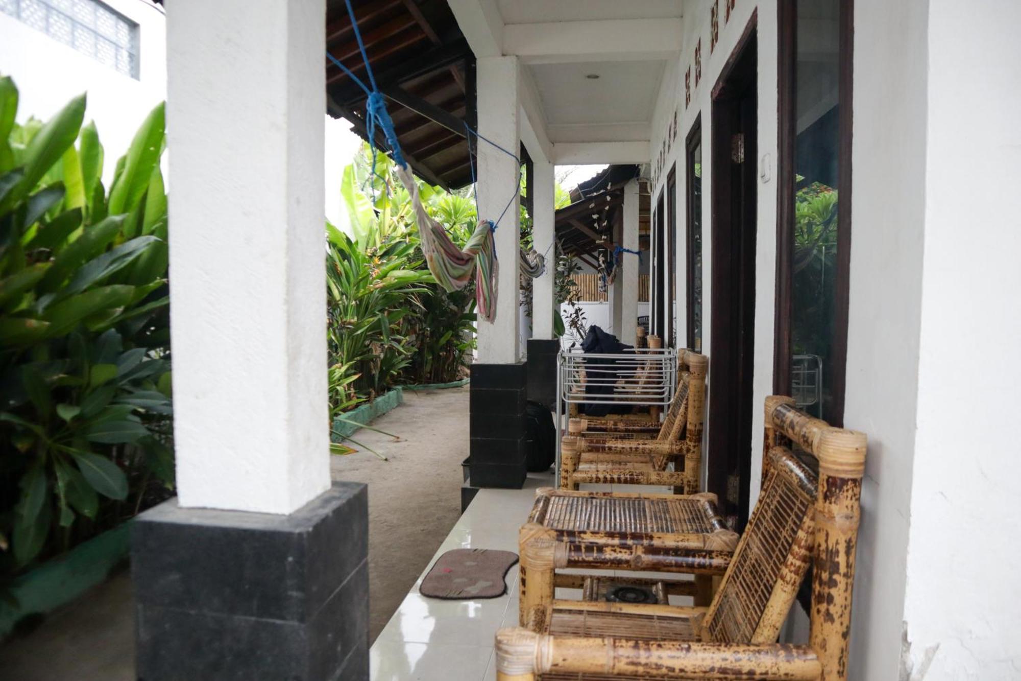 The Mally Homestay Gili Trawangan Exterior photo