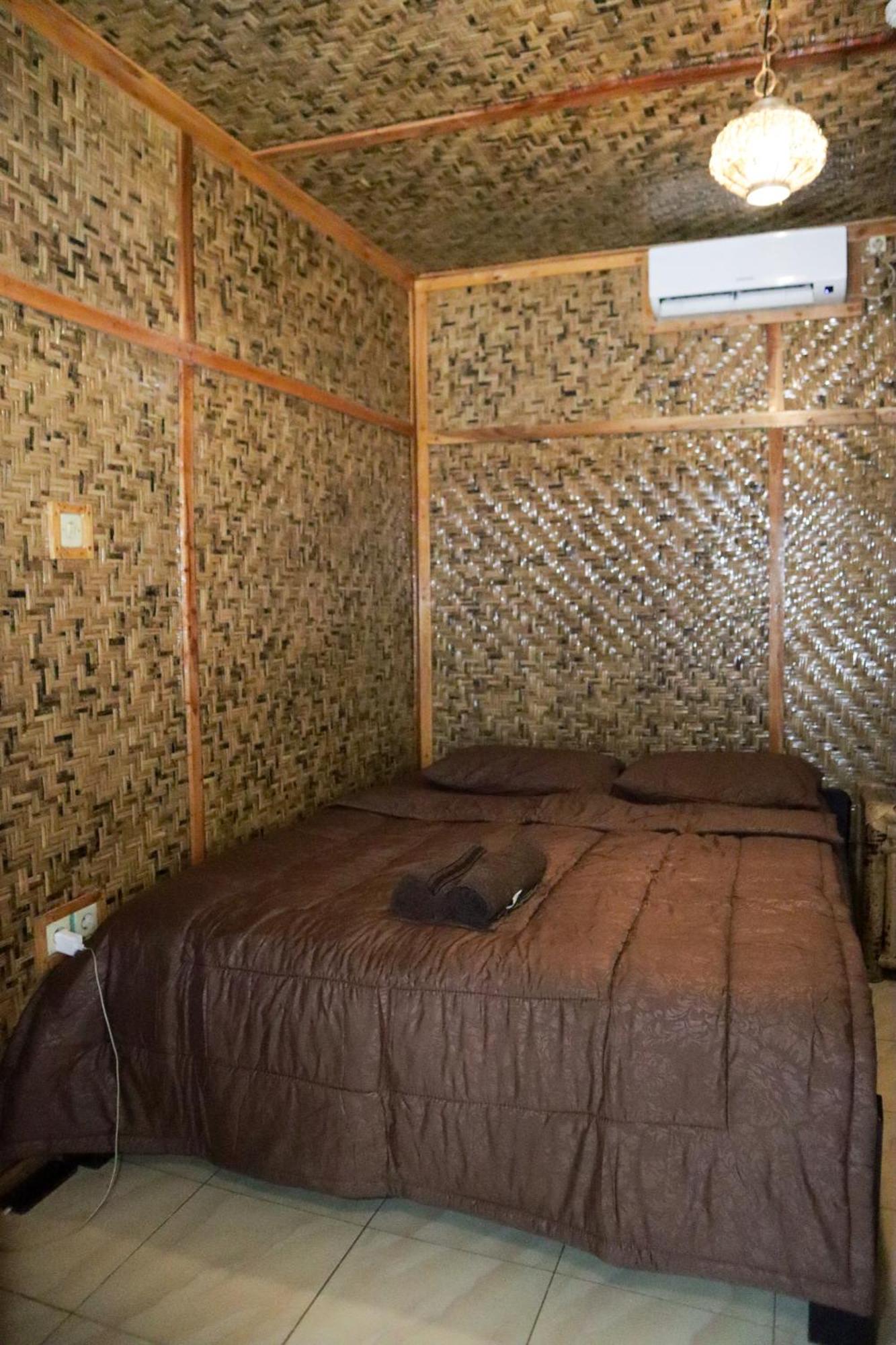 The Mally Homestay Gili Trawangan Exterior photo