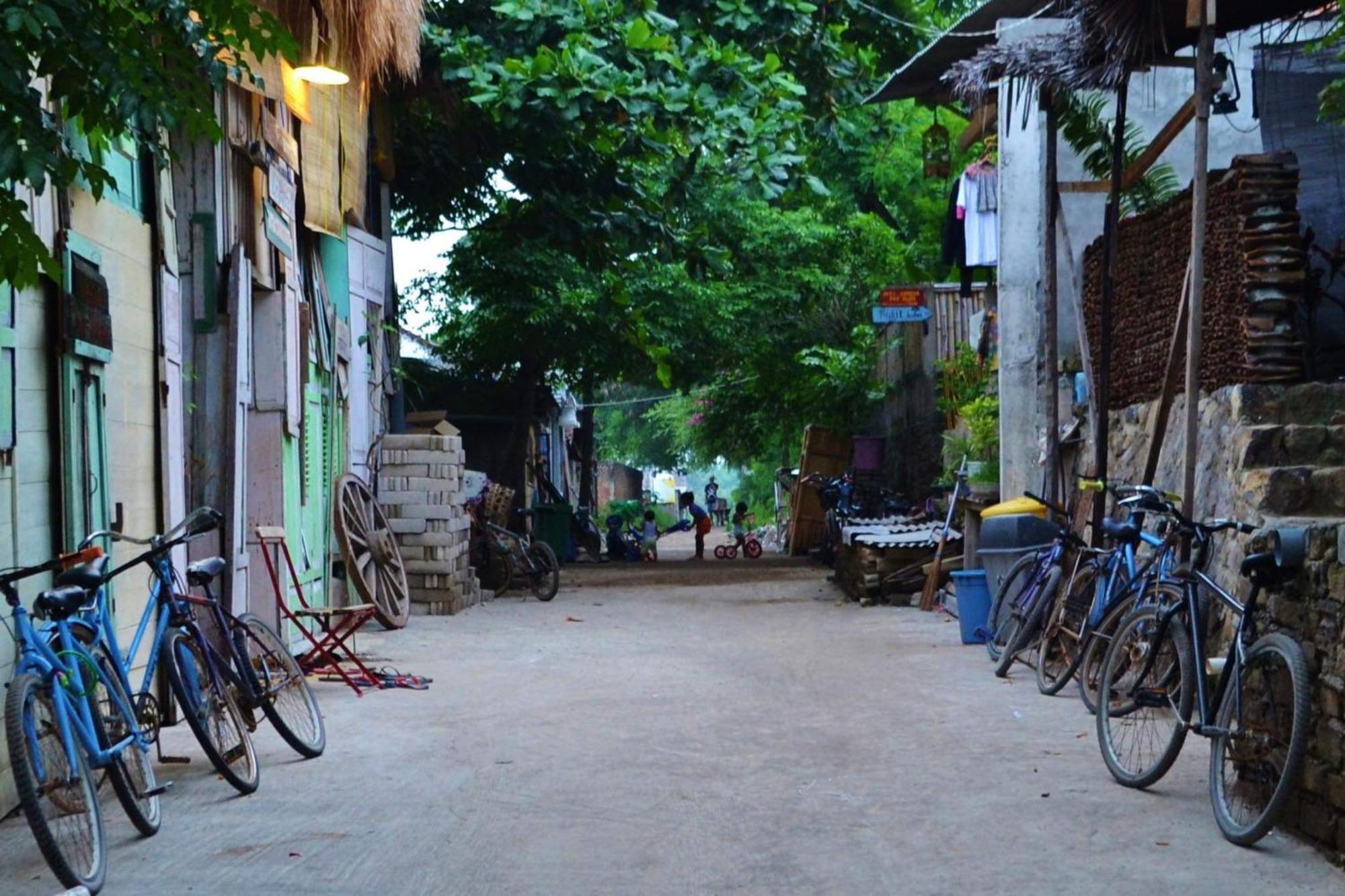 The Mally Homestay Gili Trawangan Exterior photo