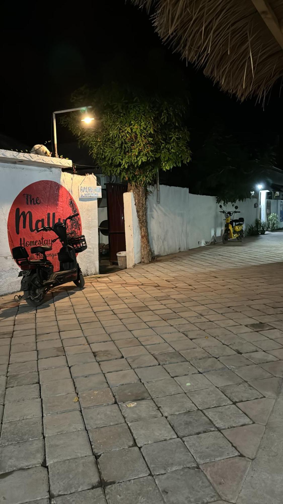 The Mally Homestay Gili Trawangan Exterior photo