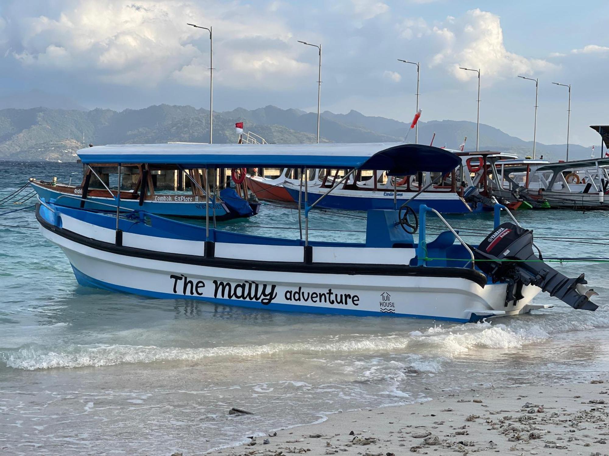The Mally Homestay Gili Trawangan Exterior photo